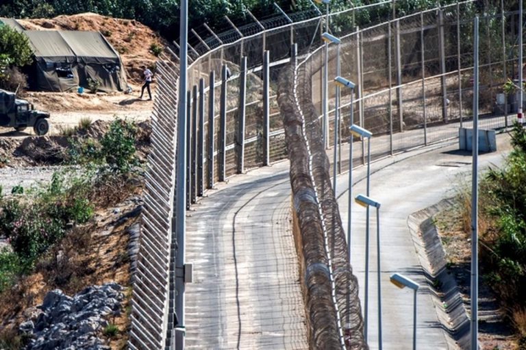 الحكومة الاسبانية تطالب المغرب باحترام الحدود