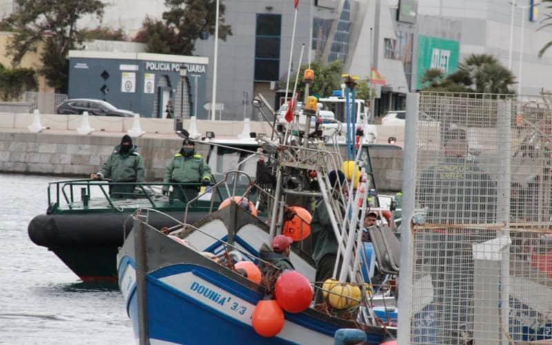 حزب فوكس يتهم الحكومة الاسبانية بعدم التحرك لمنع صيادين مغاربة من دخول مياه سبتة