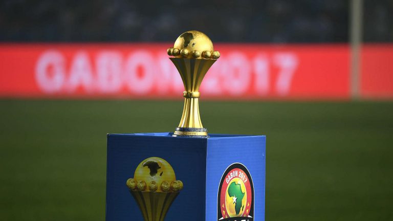 صحيفة تكشف عن منتخبين عربيين هددا "الكاف" بالانسحاب من كأس أمم أفريقيا في الكاميرون