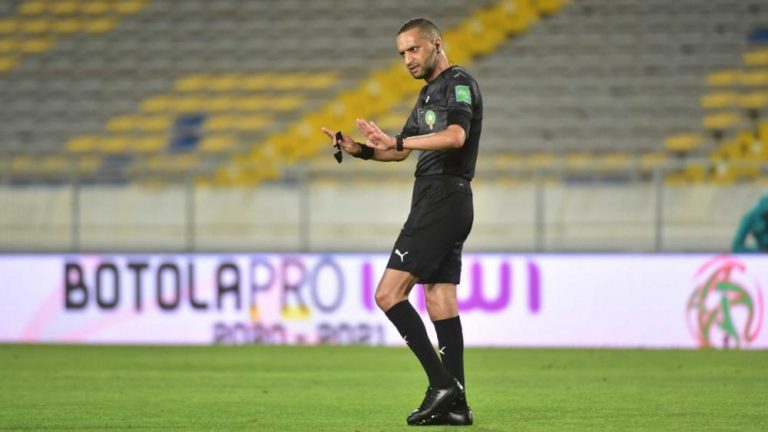 كأس أمم إفريقيا: طاقم تحكيم مغربي في غرفة الفار لمباراة السينغال وبوركينافاسو