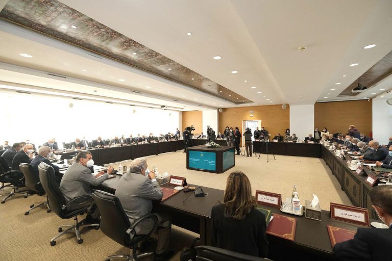 أخنوش يحث الإدارات العمومية على التقيد بالإجراءات الاحترازية