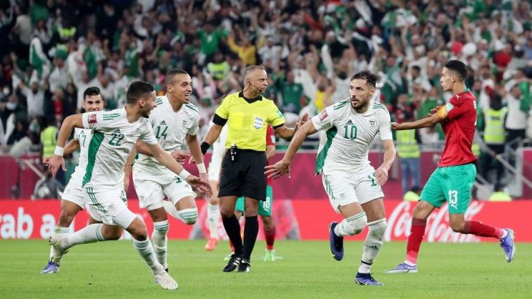 الفيفا تعاقب المنتخب المغربي بسبب عبارات عنصرية في مباراته ضد الجزائر بمنافسات كأس العرب