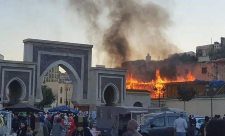 فاس: حريق ضخم يأتي على عشرات المحلات التجارية بسوق الرضيف