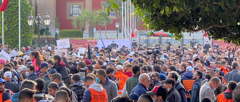 وقفات احتجاجية في عدة مدن مغربية تطالب برحيل رئيس الحكومة