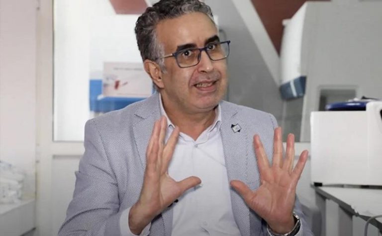 البروفيسور الابراهيمي يدعو إلى فتح الملاعب أمام الجماهير والمساجد للتراويح