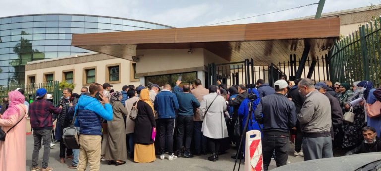 عائلات الطلبة المغاربة في أوكرانيا تحتج أمام مقر وزارة الخارجية بالرباط