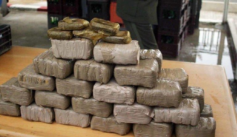 العيون: تفكيك شبكة إجرامية تنشط في التهريب الدولي للمخدرات وحجز أربعة أطنان و345 كيلوغراما من مخدر الشيرا