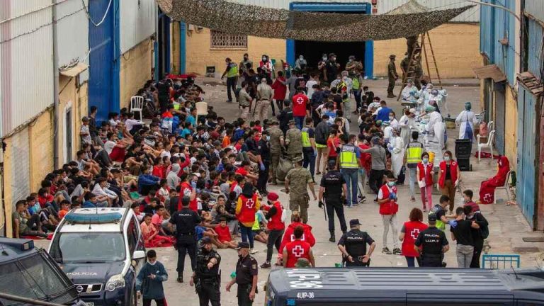 منظمة غير حكومية تطالب بإيجاد حلول للقصر المغاربة الذين وصلوا إلى سبتة في ماي