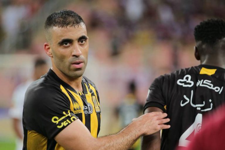 نائب برلماني يسائل الحكومة عن عدم استدعاء عبد الرزاق حمد الله للمنتخب !