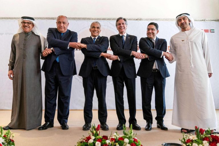 “قمة النقب”.. مغردون يصفونها بـ”العار” وآخرون يعتبرونها خيانة