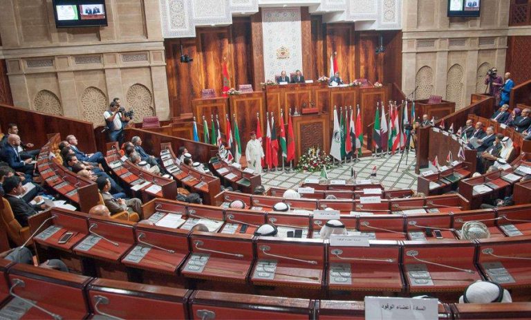 المغرب يعتمد الترجمة الفورية للأمازيغية في مجلس النواب: هل هي خطوة كافية نحو الإنصاف؟