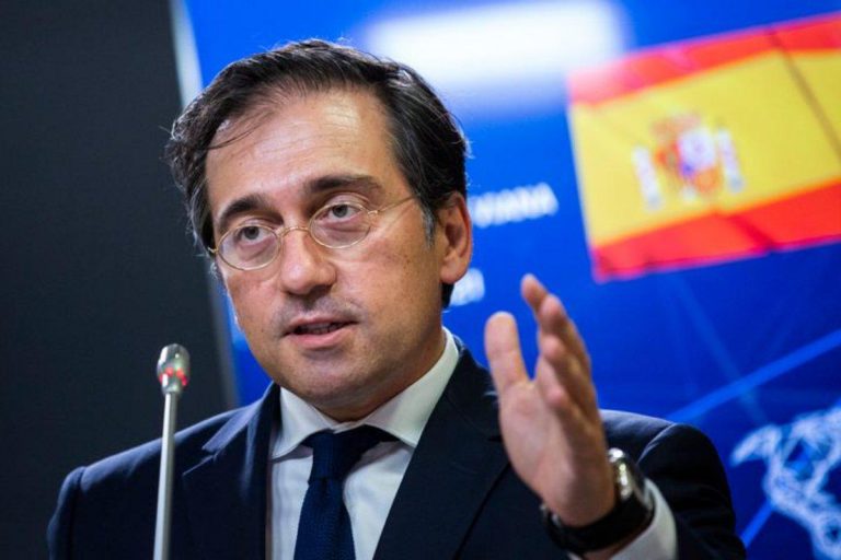وزير الخارجية الإسباني يعلن عن إعادة فتح حدود سبتة ومليلية مع المغرب هذا الصيف