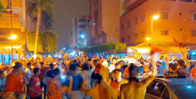 الجماهير البركانية تحتفي بتتويج فريقها باللقب الأفريقي الثاني