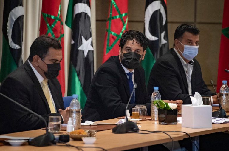 المغرب يحتضن اجتماعا لعسكريين ومدنيين ليبيين