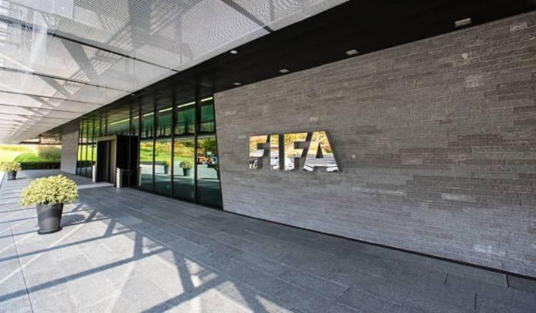 “الفيفا” تُعاقب الجزائر والمغرب ومصر وعديد منتخبات العالم “الفيفا” تُعاقب الجزائر والمغرب ومصر وعديد منتخبات العالم