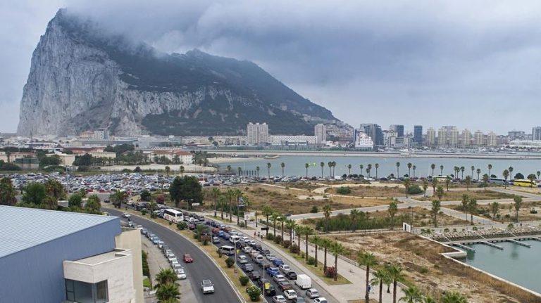عندما اقترحت بريطانيا تقديم جبل طارق إلى إسبانيا مقابل الحصول على أراض مغربية