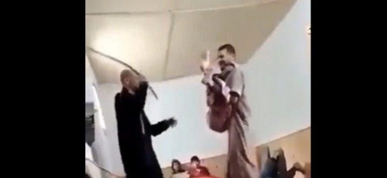 ابتدائية شفشاون تدين الفقيه الذي ظهر في شريط فيديو وهو يعنف أطفالا قاصرين