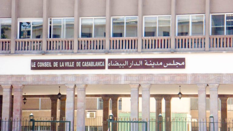 وفد من جماعة الدار البيضاء في زيارة لباريس والضواحي
