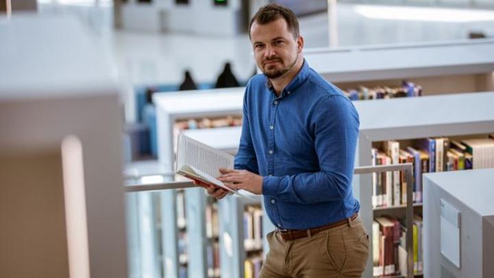 باحث بريطاني يغربل الحملة الرقمية باحث بريطاني يغربل الحملة الرقمية