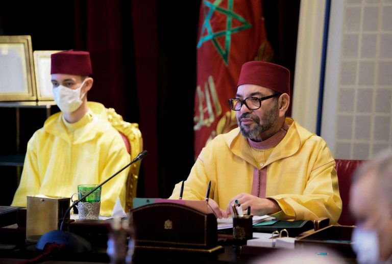 ملك المغرب يصدر عفوا عن 542 مدانا