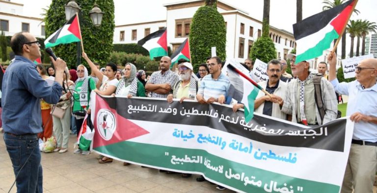 المغاربة يتظاهرون ضد تطبيع العلاقات مع الكيان الصهيوني