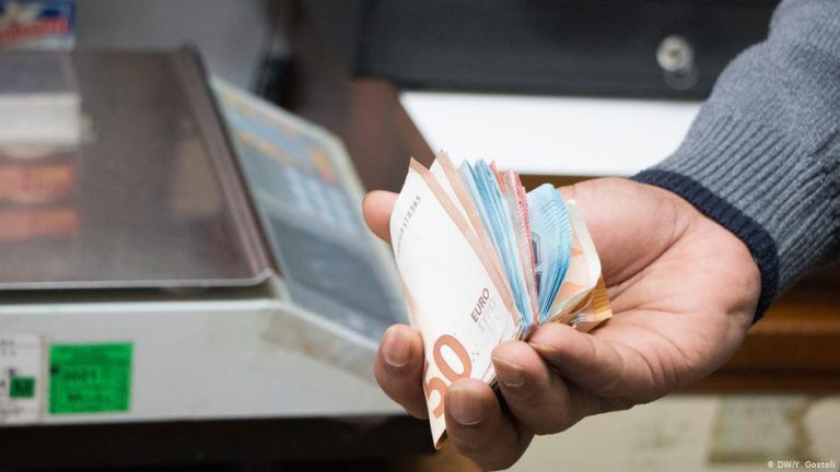 المغاربة المقيمون بالخارج يتصدرون المساهمين في الاستثمارات الأجنبية في هيئات التوظيف الجماعي للقيم المنقولة