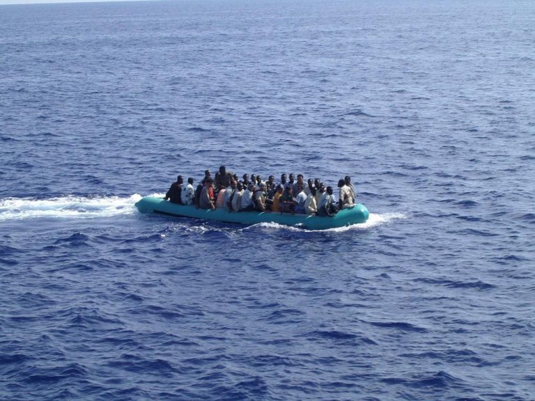المغرب: الدرك يتدخل لإيقاف قارب للهجرة غير النظامية ومصرع امرأة من إفريقيا جنوب الصحراء