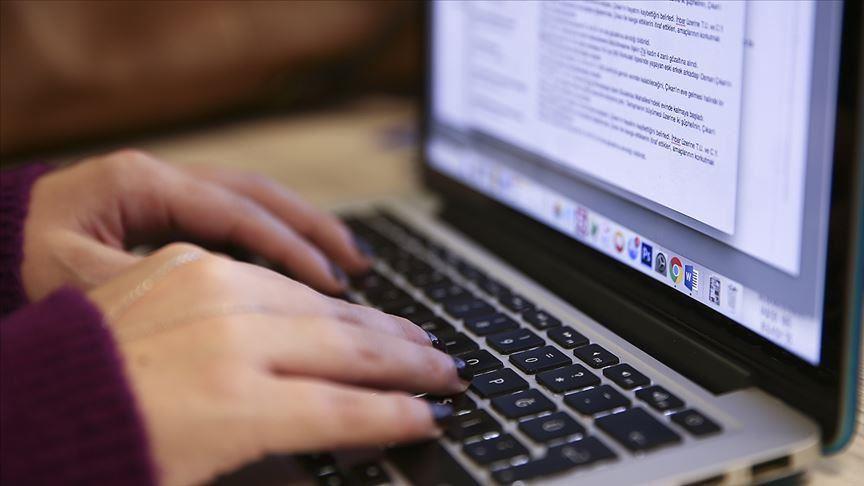 استشارة المجلس الاقتصادي والاجتماعي والبيئي: 89 بالمئة يعتبرون أن العمل عن بعد سيفرض نفسه كنمط جديد للعمل استشارة المجلس الاقتصادي والاجتماعي والبيئي: 89 بالمئة يعتبرون أن العمل عن بعد سيفرض نفسه كنمط جديد للعمل