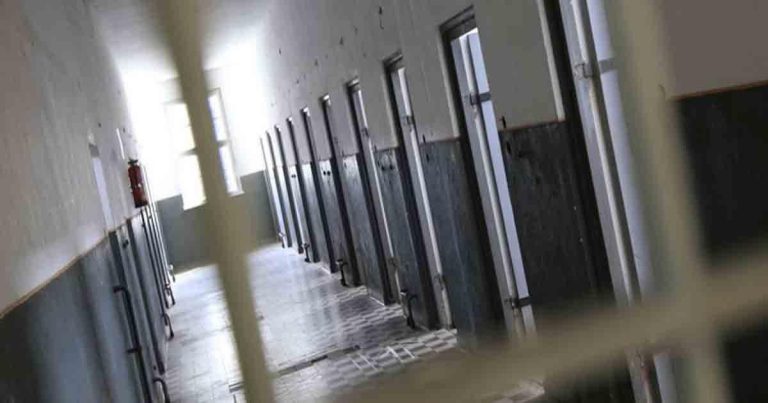 بن جرير: وفاة شخص كان رهن تدبير الحراسة النظرية، خلال نقله للمستشفى