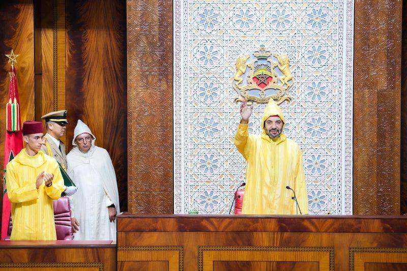 مجلة فرنسية: الملك يدفع بقاطرة الاقتصاد مجلة فرنسية: الملك يدفع بقاطرة الاقتصاد