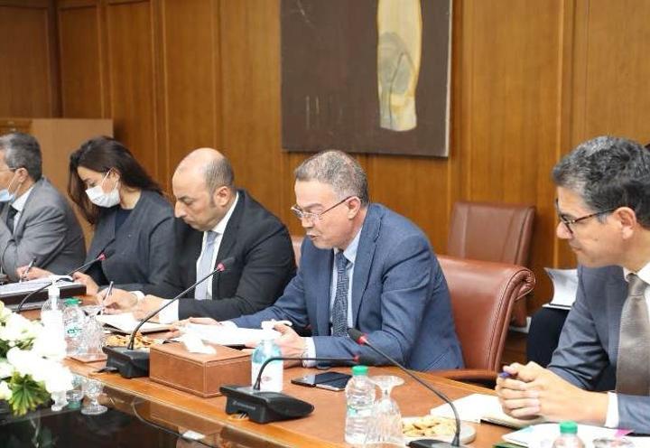 لقجع يجتمع بالنقابات و يقترح تحسين دخل العمال و الموظفين و تخفيض الضريبة لقجع يجتمع بالنقابات و يقترح تحسين دخل العمال و الموظفين و تخفيض الضريبة