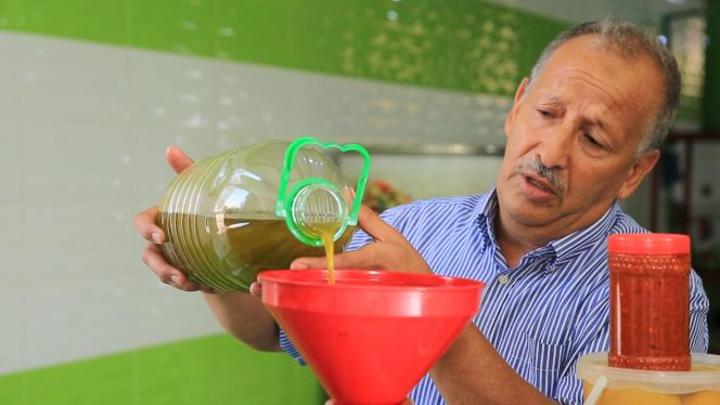 بالفيديو: أسعار زيت الزيتون تشهد ارتفاعا صاروخيا بالفيديو: أسعار زيت الزيتون تشهد ارتفاعا صاروخيا