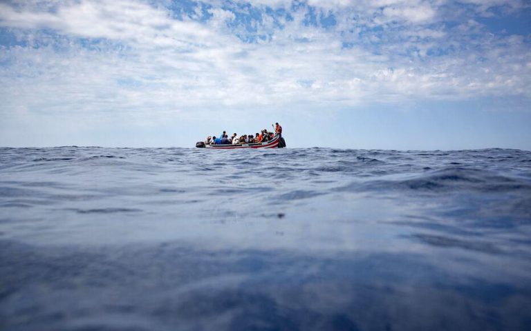 العيون: تفكيك شبكة للهجرة غير النظامية واعتقال تسعة أشخاص