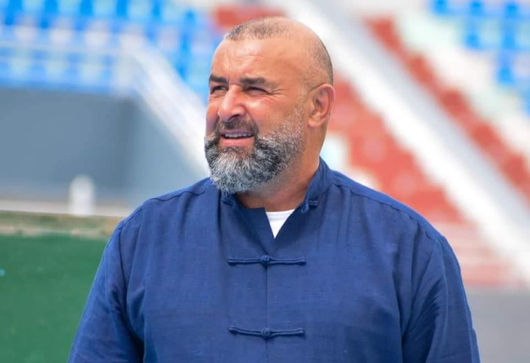 نهضة بركان ينفصل عن مدربه عبد الحق بنشيخة