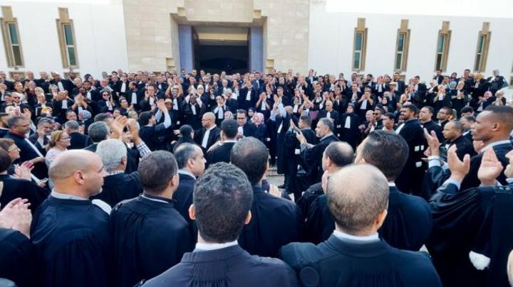 بعد مسلسل الشد والجذب.. المحامون يتوصلون إلى اتفاق مع الحكومة بشأن الضريبة بعد مسلسل الشد والجذب.. المحامون يتوصلون إلى اتفاق مع الحكومة بشأن الضريبة