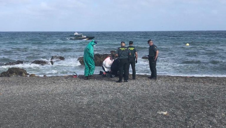 وفاة شاب مغربي حاول العبور إلى مليلية سباحة