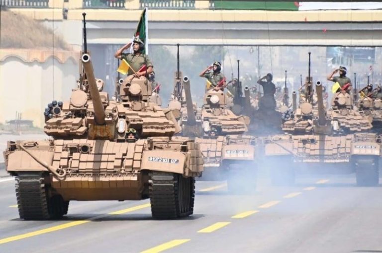 صحيفة فرنسية: لماذا ينظم الجيش الروسي مناورات عسكرية في الجزائر بالقرب من الحدود المغربية؟