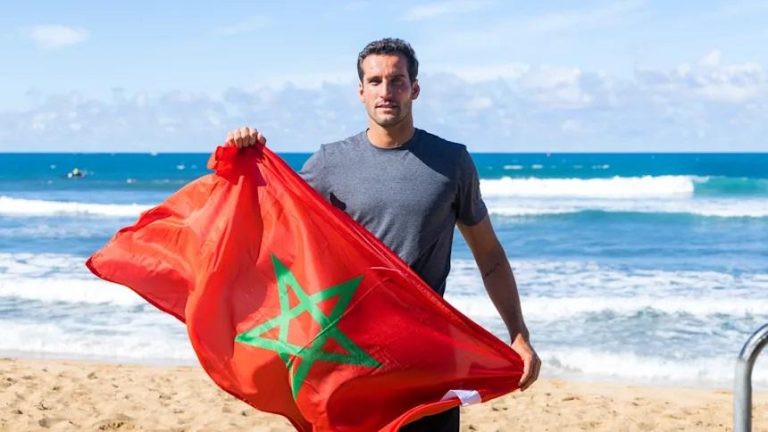 البطل المغربي رمزي بوخيام ينتزع بطاقة التأهل للدوري العالمي لركوب الأمواج 2023