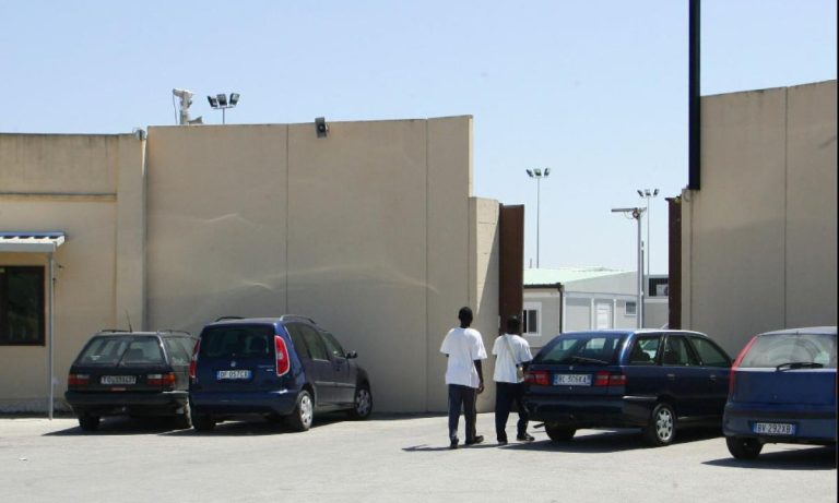 إيطاليا: مقتل شاب مغربي في حريق بمركز لاستقبال المهاجرين