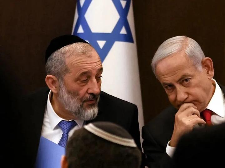 نتانياهو يقيل وزير الداخلية ذي الأصل المغربي التزاما بقرار المحكمة العليا نتانياهو يقيل وزير الداخلية ذي الأصل المغربي التزاما بقرار المحكمة العليا