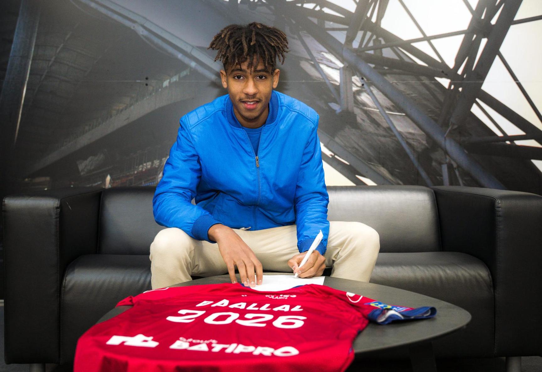 الدولي المغربي عبد الله بعلال ينضم إلى كليرمون فوت 63 الفرنسي الدولي المغربي عبد الله بعلال ينضم إلى كليرمون فوت 63 الفرنسي