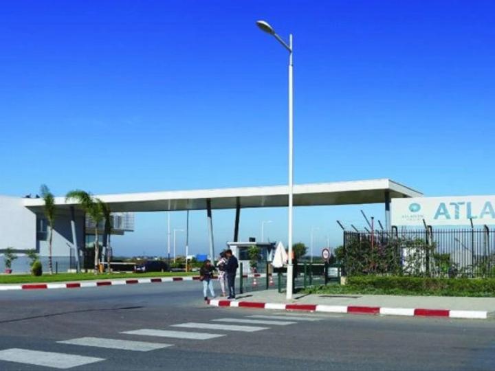 12 ألف هكتار من المناطق الصناعية المجهزة أو في طور التجهيز موزعة على 12 جهة (وزير الصناعة والتجارة) 12 ألف هكتار من المناطق الصناعية المجهزة أو في طور التجهيز موزعة على 12 جهة (وزير الصناعة والتجارة)