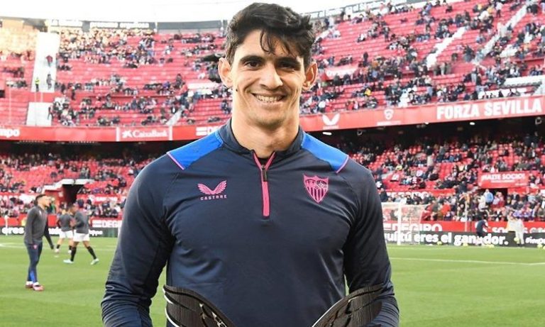 ياسين بونو يفوز بجائزة لاعب الشهر في نادي إشبيلية