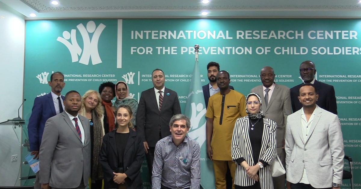 بالفيديو: وفد أرجنتيني يزور المركز الدولي للأبحاث حول الوقاية من تجنيد الأطفال بالداخلة بالفيديو: وفد أرجنتيني يزور المركز الدولي للأبحاث حول الوقاية من تجنيد الأطفال بالداخلة