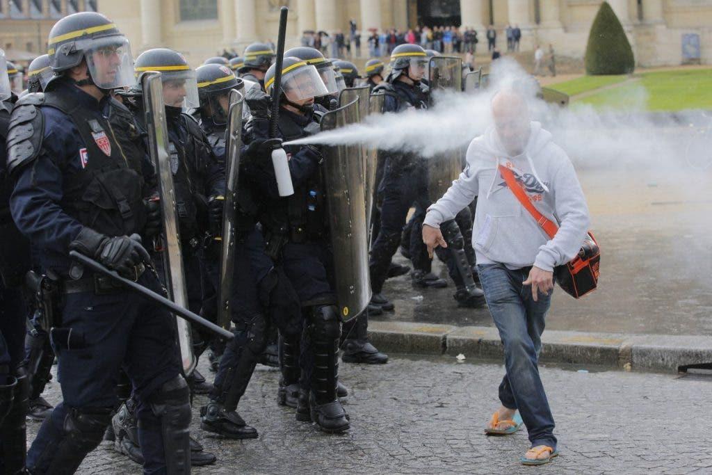 شبكة مغربية تشجب “تعنيف المحتجين بفرنسا”