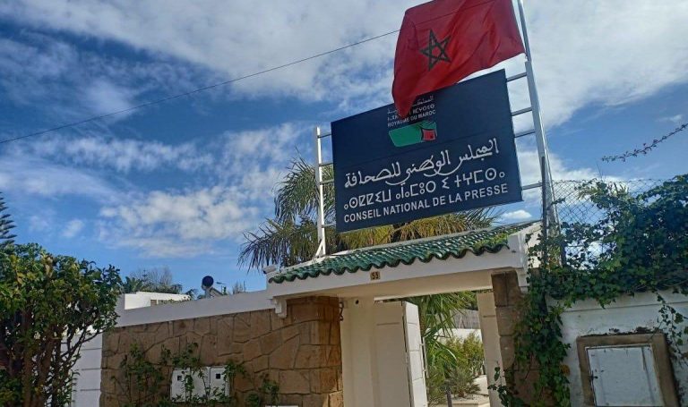 أحزاب سياسية تجمع على رفض إحداث لجنة لتسيير شؤون الصحافة