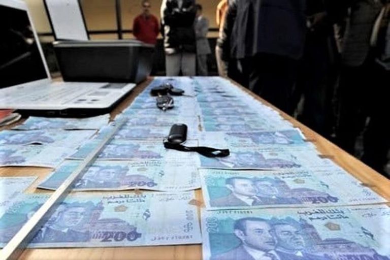 تمارة : توقيف شخص يشتبه في تورطه في تزوير الأوراق المالية وعرضها للتداول