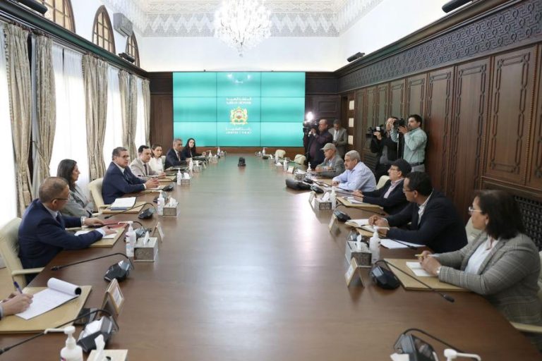 الحوار الاجتماعي: رئيس الحكومة يستقبل وفدا من الكونفدرالية الديمقراطية للشغل