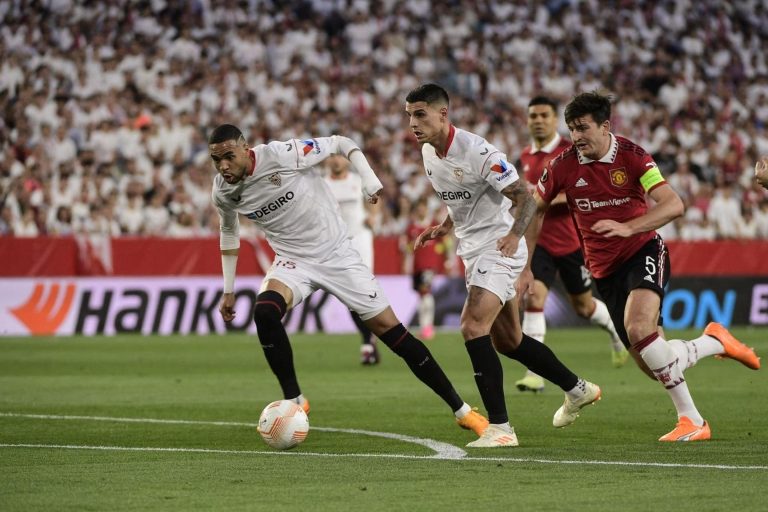 النصيري يقود إشبيلية إلى نصف نهائي الدوري الأوروبي