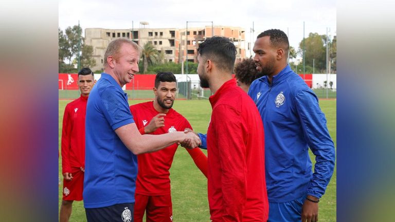 الوداد الرياضي يتعاقد رسميا مع المدرب البلجيكي سفين فاندنبروك